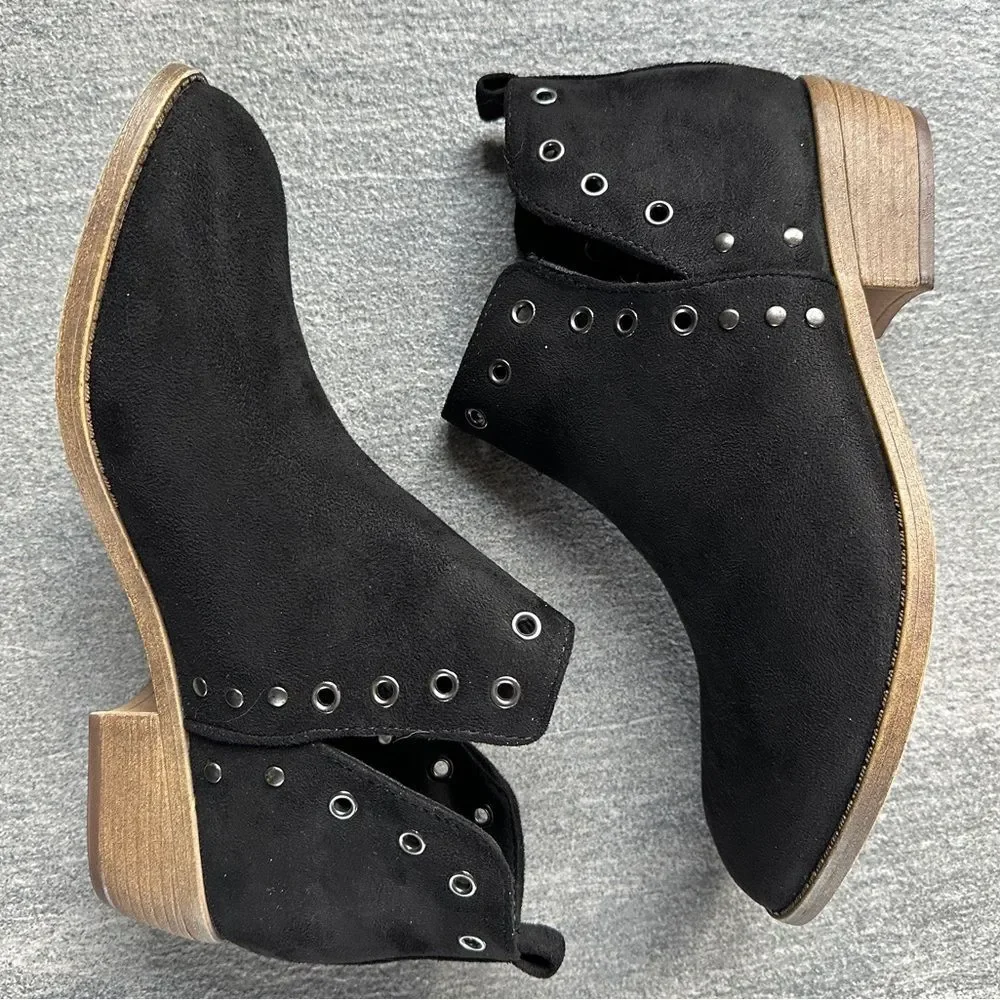 NWOB Journee Collection Black Faux Suede Ankle Booties Silver Eyelet Detail 7.5
